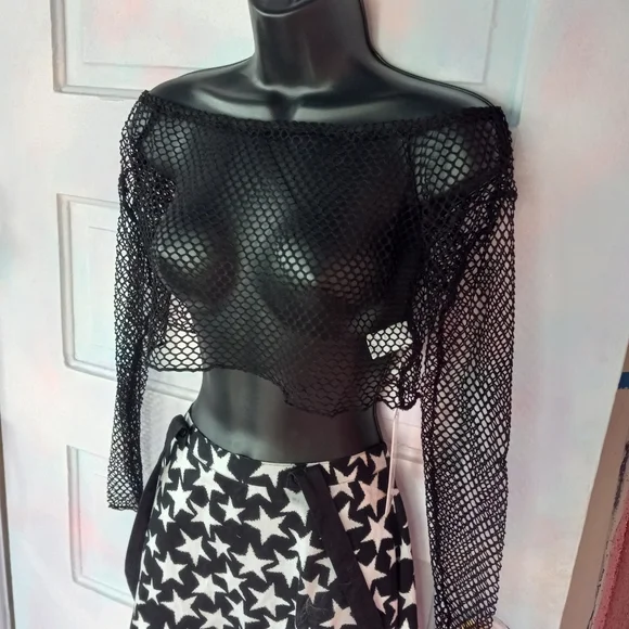 ❣️Off shoulder fishnet crop top! Versitile goth wear Looks great w/ MANY items - Picture 5 of 5